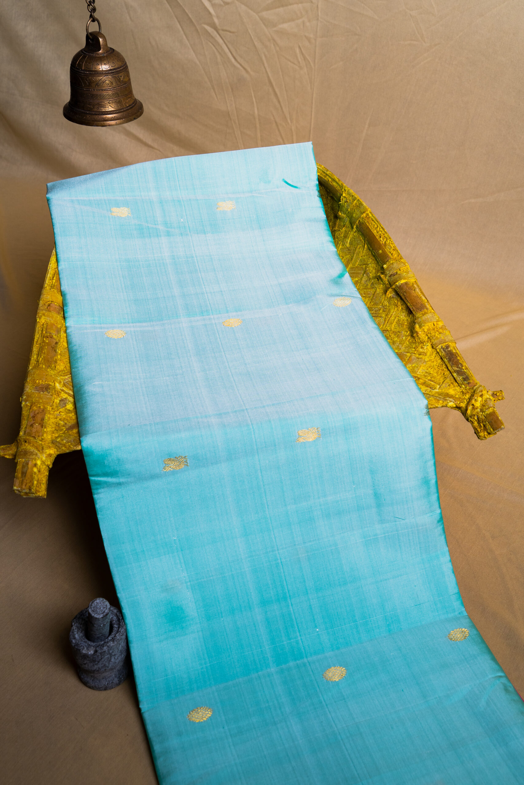 Kanchipattu Aqua Blue and Rose Saree - Image 3