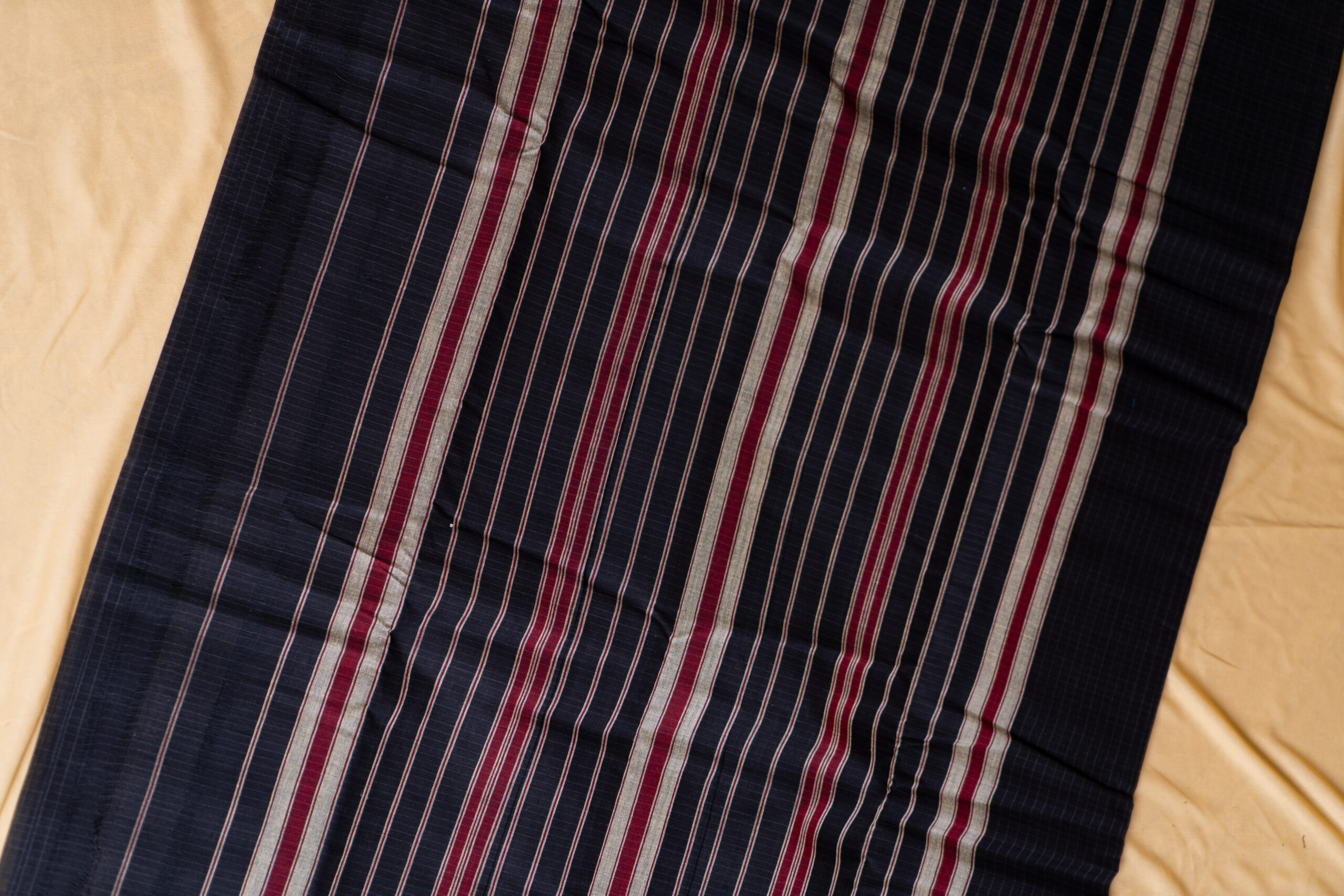 Black with Grey Border Narayanpet Cotton Saree - Image 3
