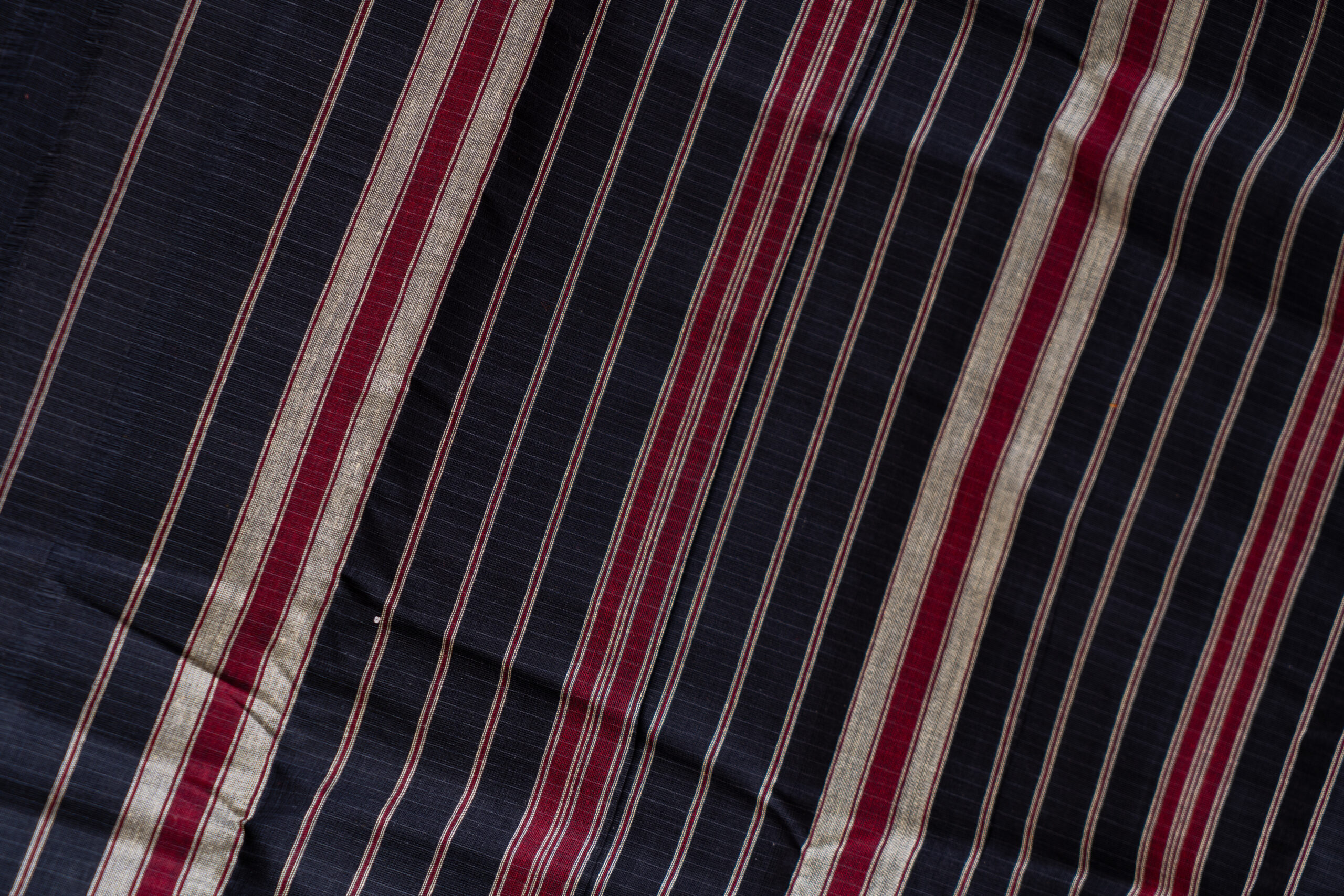Black with Grey Border Narayanpet Cotton Saree - Image 4